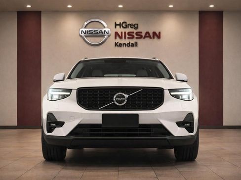 Used 2026 Volvo XC40 B5 Plus AWD/4WD image 5