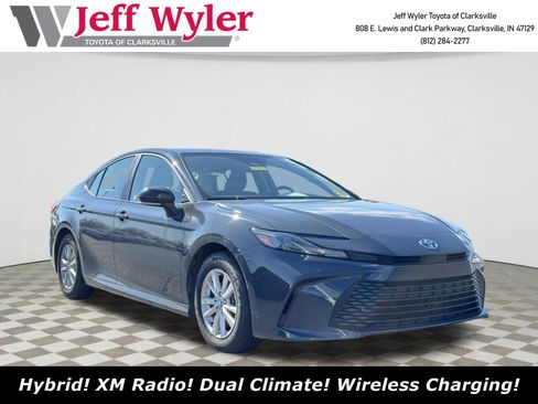 Used 2025 Toyota Camry LE image 1