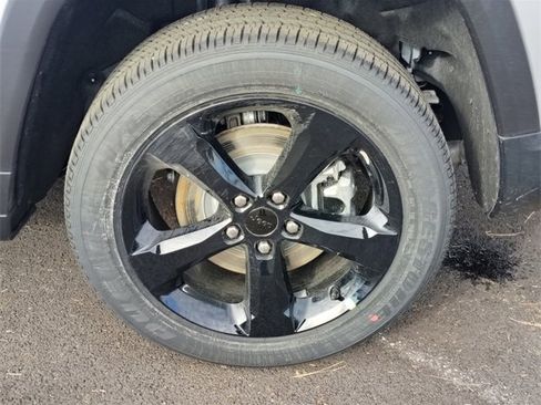 New 2025 Jeep Grand Cherokee L Altitude image 6