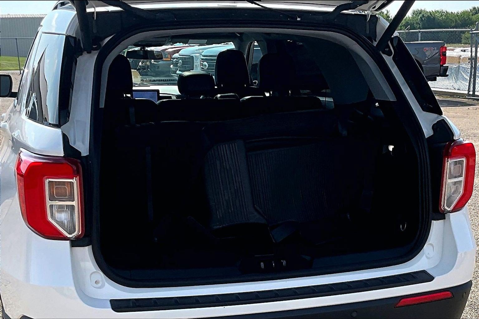 Used 2022 Ford Explorer XLT AWD/4WD image 20