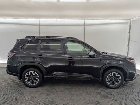 Used 2025 Subaru Forester Premium w/ Convenience Package #2 image 7