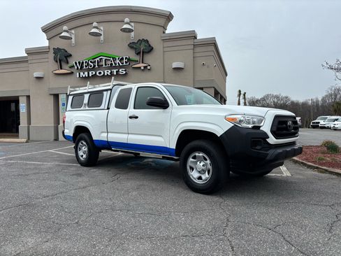 Used 2023 Toyota Tacoma SR image 3