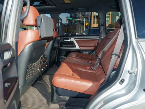 Used 2016 Toyota Land Cruiser image 22
