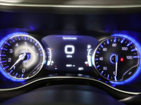 Used 2024 Chrysler Pacifica Touring-L FWD image 42