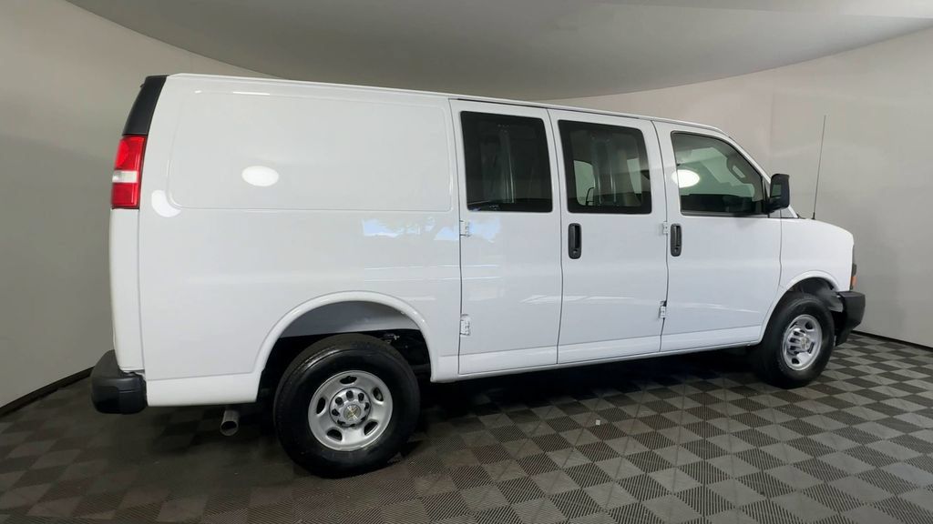 Used 2026 Chevrolet Express 2500 w/ Communications Package RWD image 12