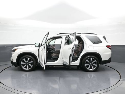 Certified 2025 Honda Pilot Elite image 46