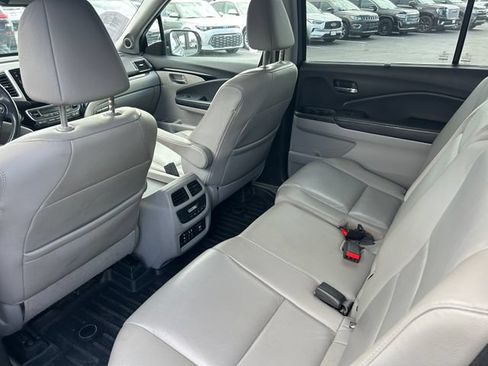Used 2018 Honda Pilot Touring image 32