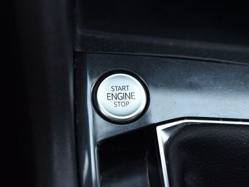 Certified 2023 Volkswagen Tiguan SE FWD image 16