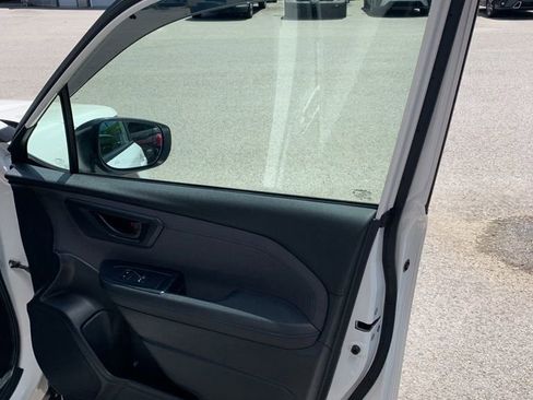 Certified 2025 Subaru Forester Premium AWD/4WD image 15