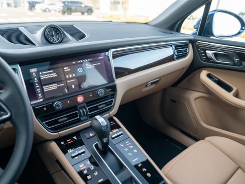 New 2026 Porsche Macan image 16