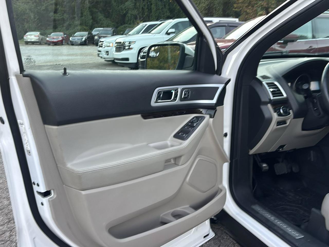 Used 2015 Ford Explorer Limited w/ Equipment Group 301A FWD image 10