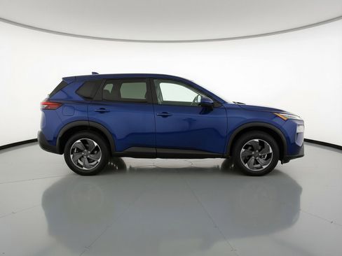 Used 2025 Nissan Rogue SV AWD/4WD image 11