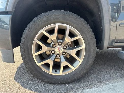 Used 2018 GMC Sierra 1500 SLT AWD/4WD image 32