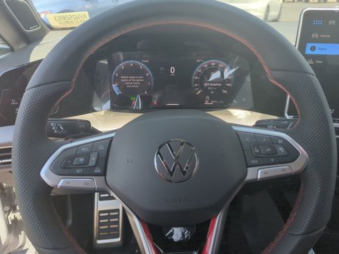 New 2025 Volkswagen Golf SE image 9