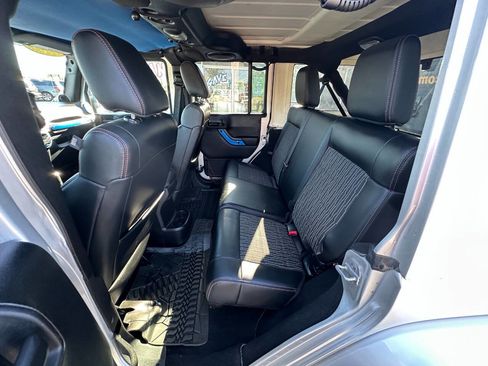 Used 2012 Jeep Wrangler Unlimited Sahara image 16