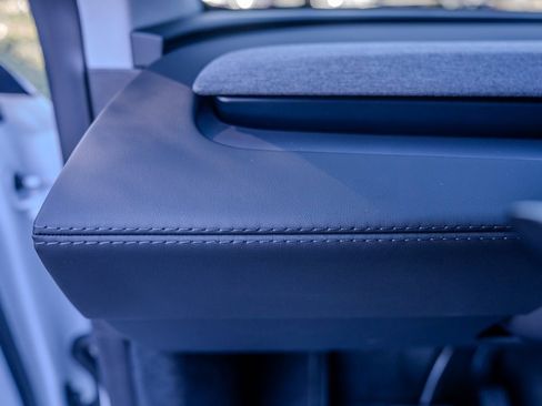 Used 2026 Tesla Model Y Long Range image 8