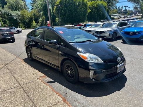 Used 2014 Toyota Prius Four FWD image 2