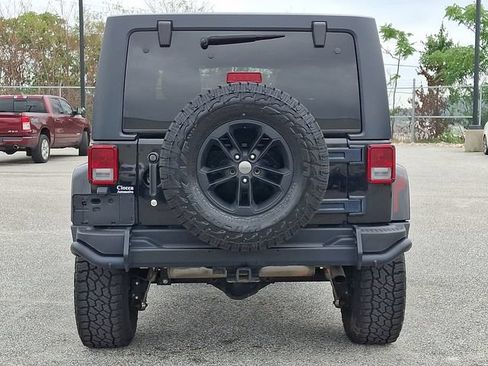 Used 2017 Jeep Wrangler Unlimited Sahara AWD/4WD image 7