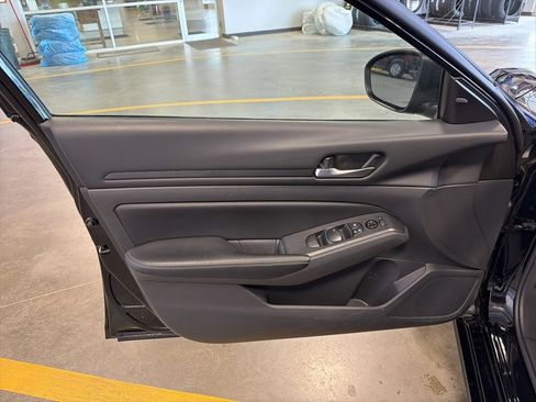 Used 2025 Nissan Altima 2.5 SV FWD image 24