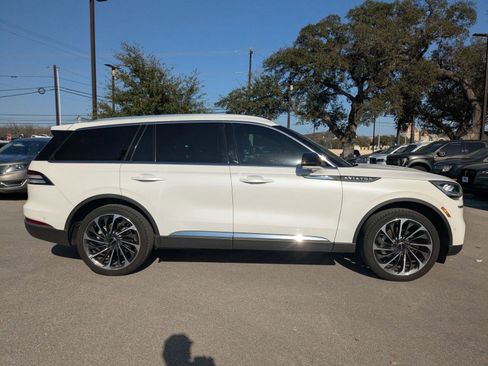 Used 2023 Lincoln Aviator Reserve w/ Equipment Group 201A image 2