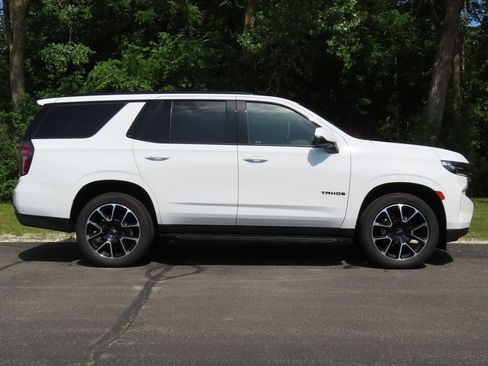 Used 2022 Chevrolet Tahoe RST w/ Luxury Package AWD/4WD image 2