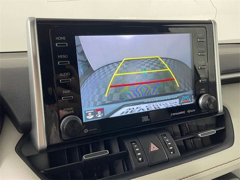 Used 2019 Toyota RAV4 XLE Premium image 8