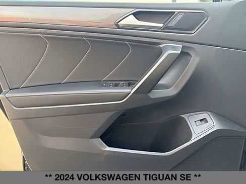 Used 2024 Volkswagen Tiguan SE AWD/4WD image 13