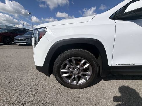 Used 2023 GMC Terrain SLT AWD/4WD image 10