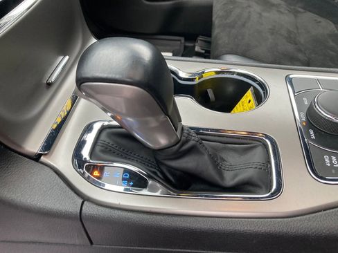 Used 2019 Jeep Grand Cherokee Altitude image 28