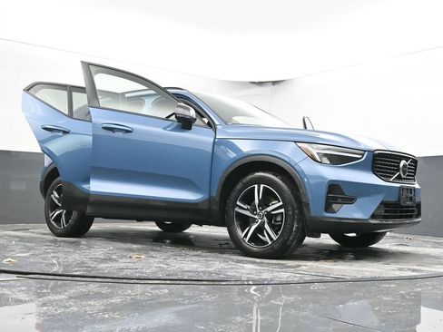 Used 2024 Volvo XC40 B5 Core image 64