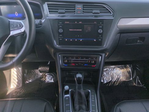 Used 2023 Volkswagen Tiguan SE image 11