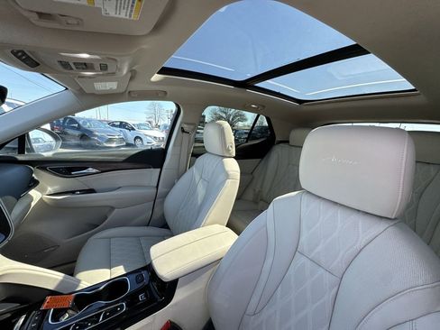Used 2023 Buick Envision Avenir image 22