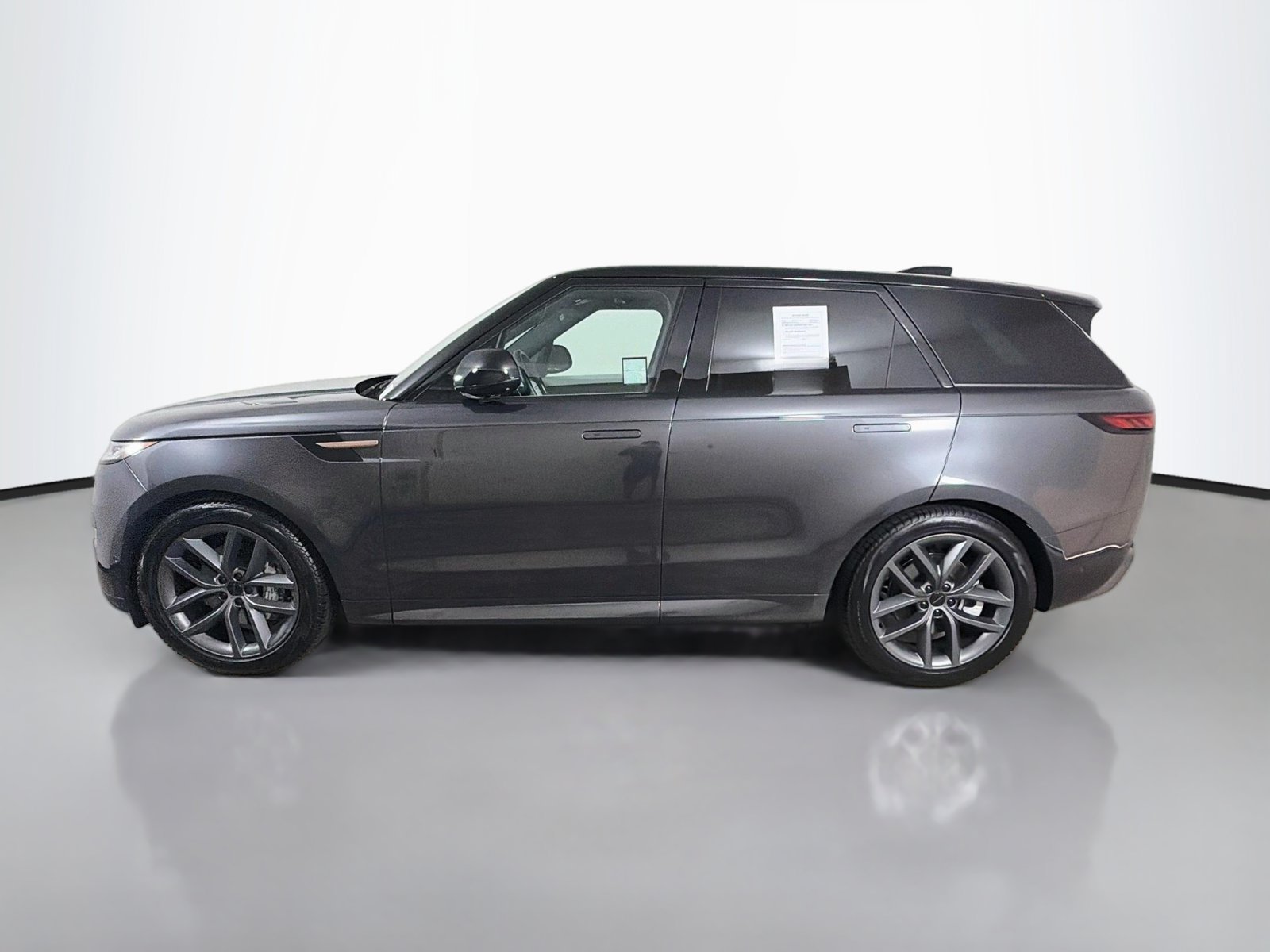 Used 2026 Land Rover Range Rover Sport SE AWD/4WD image 2