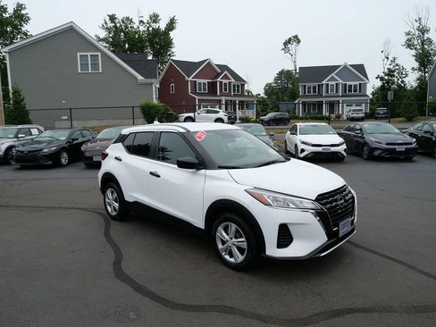 Used 2023 Nissan Kicks S FWD image 2