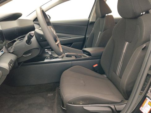 Used 2024 Hyundai Elantra SEL FWD image 17