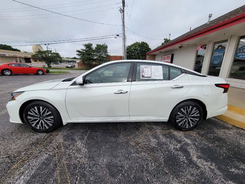 Used 2023 Nissan Altima 2.5 SV FWD image 16