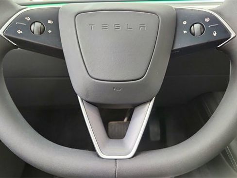 Used 2025 Tesla Model 3 Long Range image 39