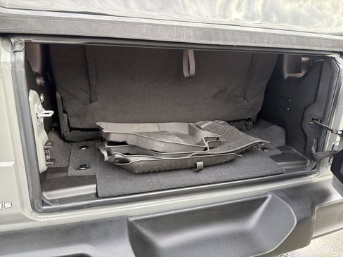 Used 2023 Jeep Wrangler Sport S image 27