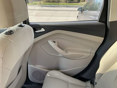 Used 2017 Ford Escape SE AWD/4WD image 16