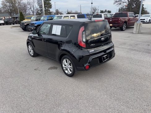 Used 2016 Kia Soul + image 3