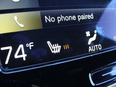 Used 2016 Volvo XC90 T6 Momentum w/ Momentum Plus Package image 26