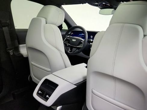 Used 2024 Cadillac Lyriq Luxury AWD/4WD image 43