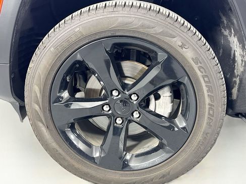 Used 2025 Jeep Grand Cherokee Limited w/ Black Appearance Package image 42