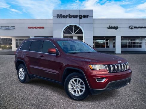 Used 2020 Jeep Grand Cherokee Laredo image 1