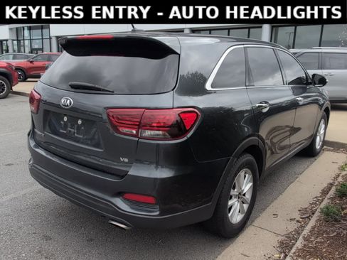 Used 2020 Kia Sorento AWD V6 image 3