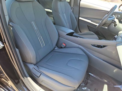 Certified 2025 Hyundai Elantra SEL FWD image 21