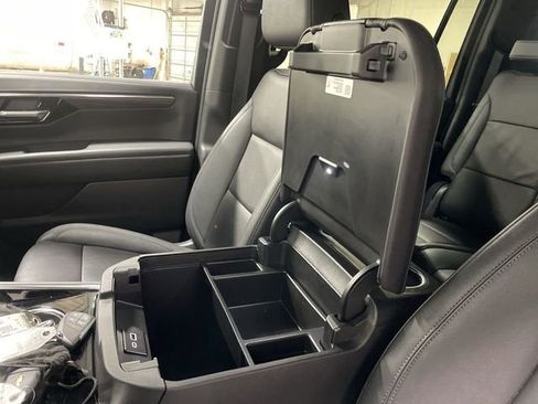 Used 2025 Chevrolet Suburban Z71 AWD/4WD image 21