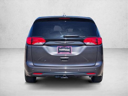 Used 2020 Chrysler Pacifica Touring w/ Advanced Safetytec Group FWD image 6