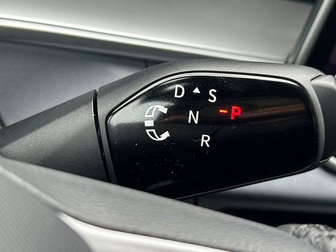 New 2026 Volkswagen Tiguan SE R-Line FWD image 19