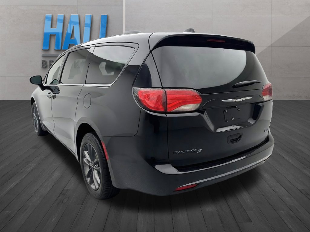 Used 2020 Chrysler Pacifica Touring-L AWD/4WD image 3